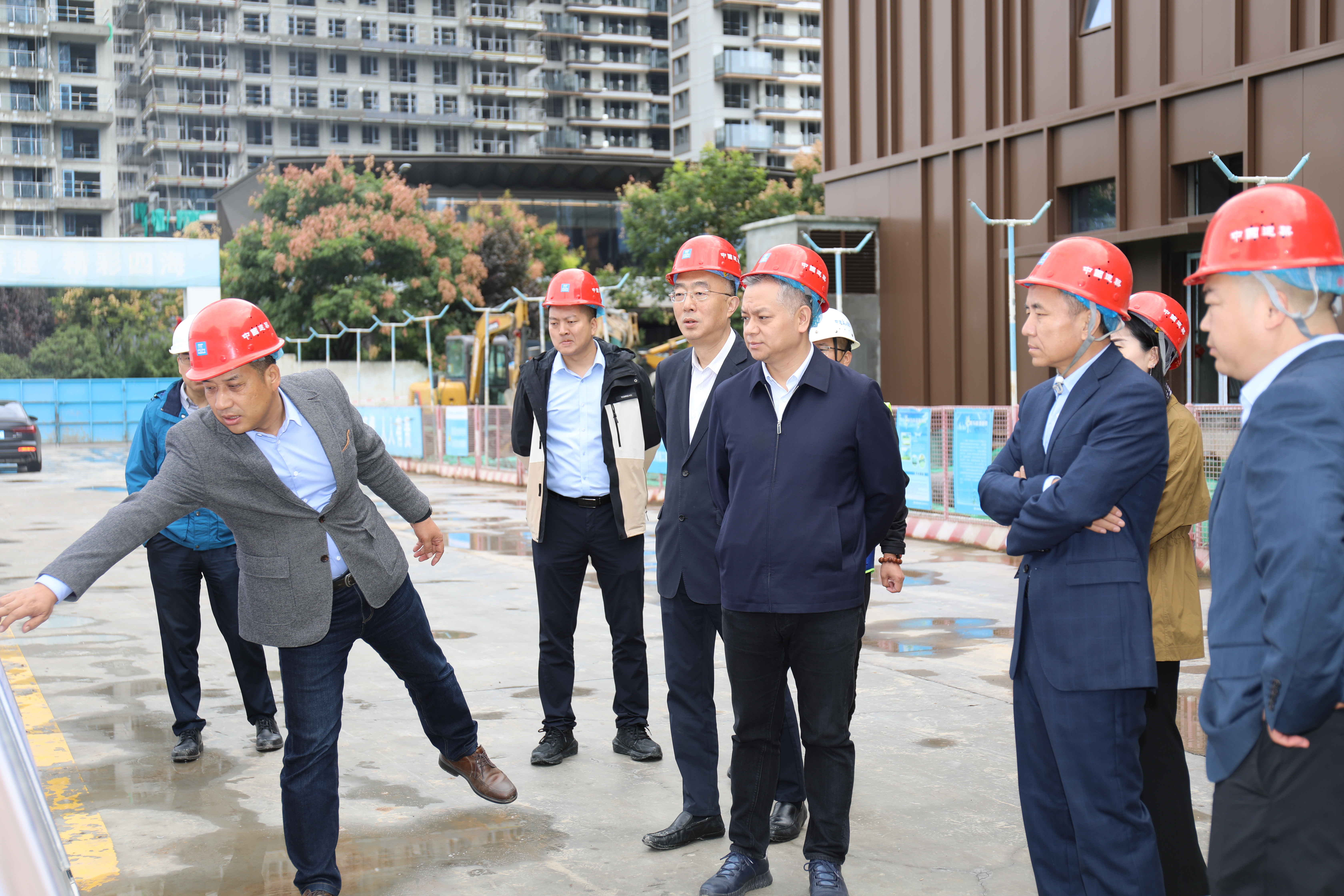 qy球友会官网董事长解严带队开展国庆节前安全检查